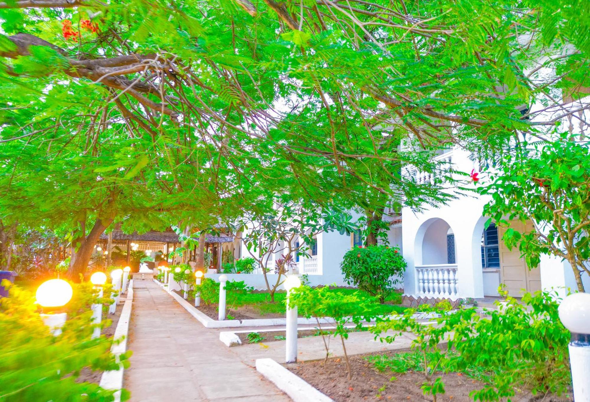 Maasai Resort Момбаса Экстерьер фото